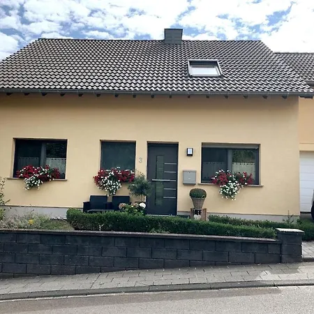 Mit Separatem Eingang Und Stellplatz Apartman *
