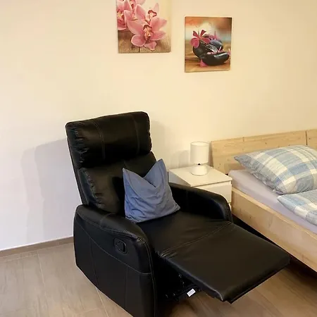 Mit Separatem Eingang Und Stellplatz Apartman Wittlich