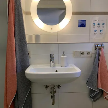 Mit Separatem Eingang Und Stellplatz