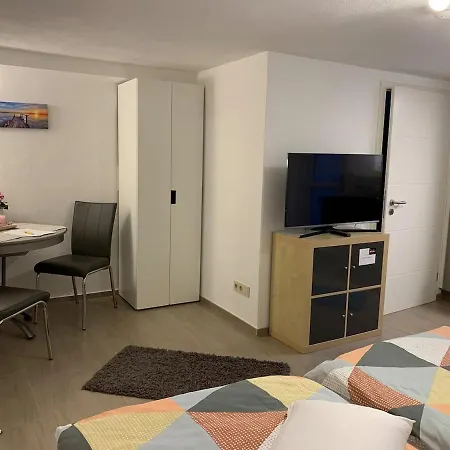 Mit Separatem Eingang Und Stellplatz *