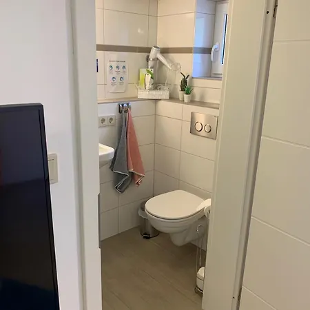 Mit Separatem Eingang Und Stellplatz *
