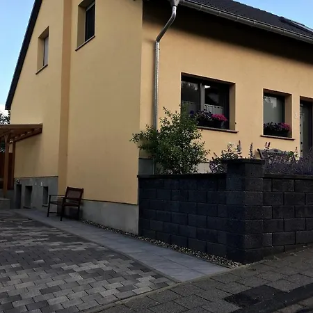 Mit Separatem Eingang Und Stellplatz *