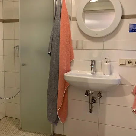 Mit Separatem Eingang Und Stellplatz Apartman *