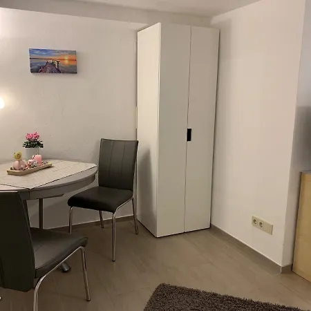 Mit Separatem Eingang Und Stellplatz
