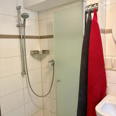 Mit Separatem Eingang Und Stellplatz Daire *